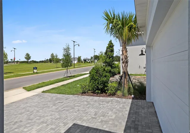 Photo 2 of Single family home for sale at 948 Clb Cresswind Dr, Lady Lake, FL 32159 | MLS# W7890465 | Listing updated on 2026-10-21