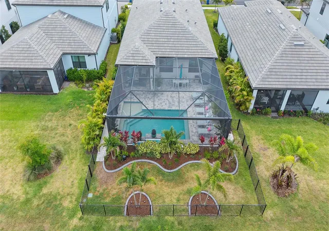 Photo 3 of Single family home for sale at 5437 Silverside Pine Ct, Bradenton, FL 34211 | MLS# C7532251 | Listing updated on 2026-10-22