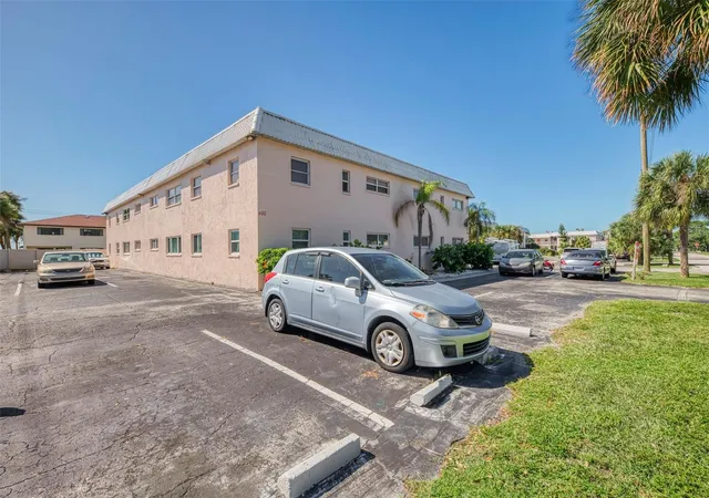 Photo 3 of Condo for sale at 460 Base Ave E #124, Venice, FL 34285 | MLS# A4710240 | Listing updated on 2026-10-23
