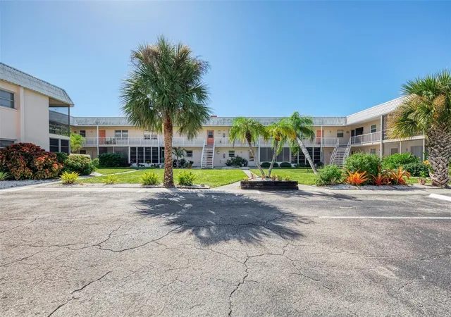 Photo 3 of Condo for sale at 460 Base Ave E #124, Venice, FL 34285 | MLS# A4710240 | Listing updated on 2026-10-23