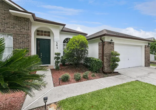 Photo 3 of Single family home for sale at 341 Walton Heath Dr, Orlando, FL 32828 | MLS# R4912187 | Listing updated on 2026-10-23