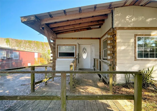 Photo 3 of Manufactured home for sale at 729 Crevasse St, Lakeland, FL 33805 | MLS# L4965915 | Listing updated on 2026-10-27