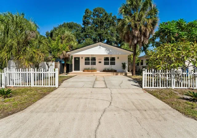 Photo 1 of Single family home for sale at 2929 Emerson Ave S, Saint Petersburg, FL 33712 | MLS# TB8559833 | Listing updated on 2026-10-24