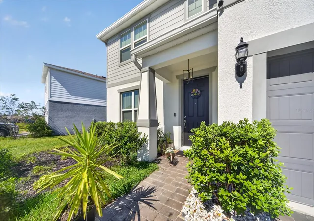 Photo 3 of Single family home for sale at 17301 Cagan Crossings Blvd, Clermont, FL 34714 | MLS# O6451297 | Listing updated on 2026-10-21