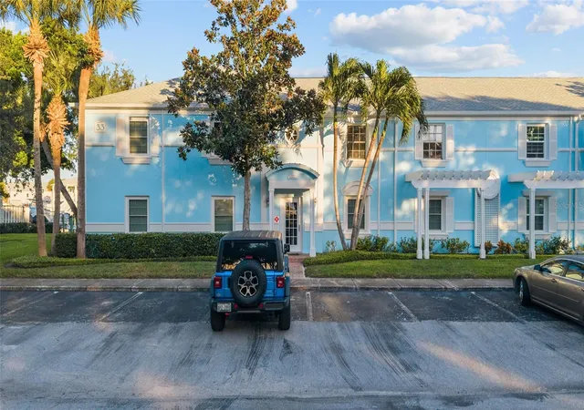 Photo 2 of Condo for sale at 5202 Beach Dr SE #D, Saint Petersburg, FL 33705 | MLS# C7532258 | Listing updated on 2026-10-23
