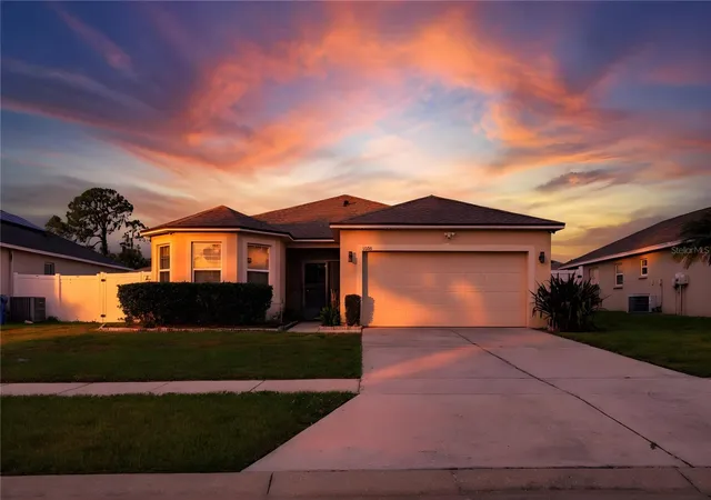 Photo 1 of Single family home for sale at 1085 Brenton Manor Dr, Winter Haven, FL 33881 | MLS# S5159890 | Listing updated on 2026-10-22