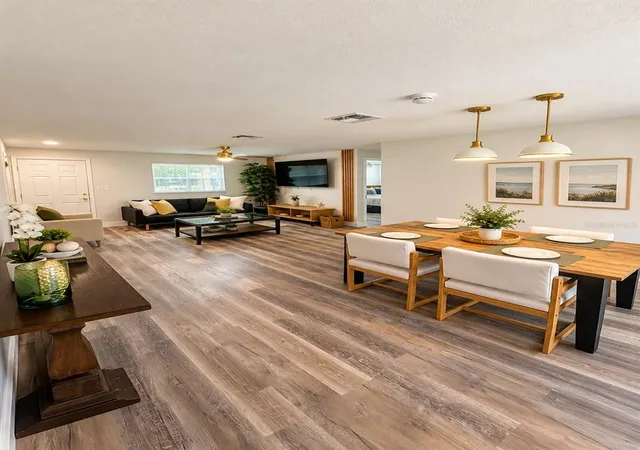 Photo 3 of Single family home for sale at 102 Cosmos Dr, Orlando, FL 32807 | MLS# S5159893 | Listing updated on 2026-10-22