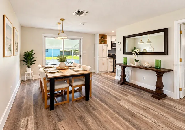 Photo 4 of Single family home for sale at 102 Cosmos Dr, Orlando, FL 32807 | MLS# S5159893 | Listing updated on 2026-10-22