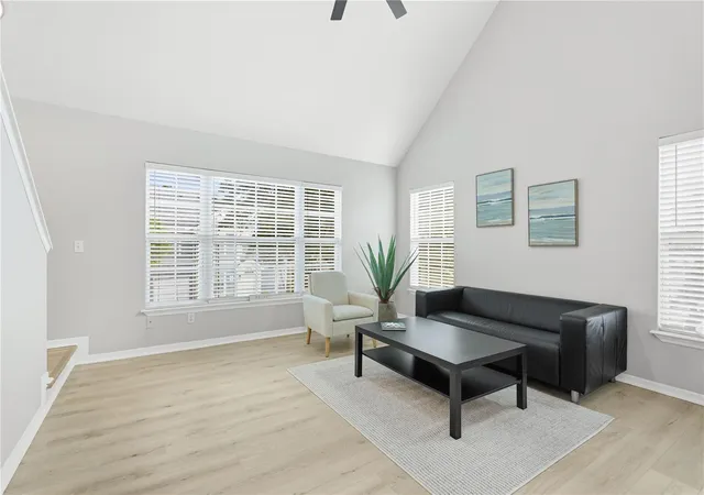 Listing Photo 5 - Condo for sale in building located at 5531 Rosehill Rd, SARASOTA, FL 34233 - Unit #203
