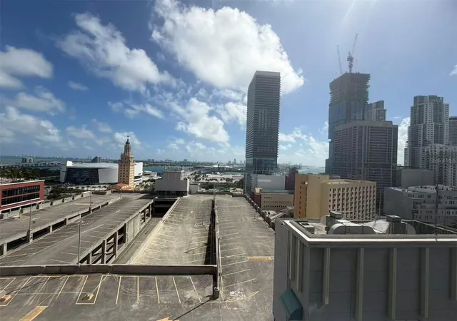 Photo 3 of Condo for sale at 121 Ne 5th Street #1413, Miami, FL 33132 | MLS# O6451328 | Listing updated on 2026-10-21