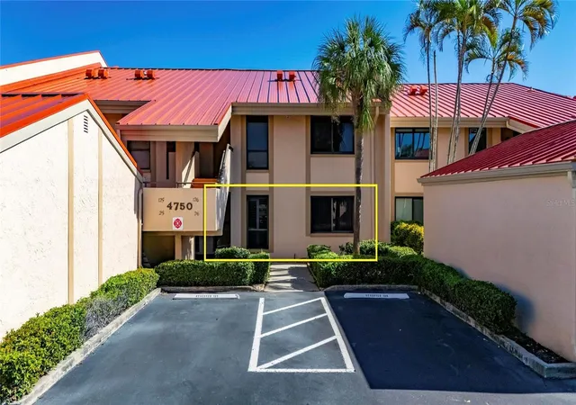 Photo 4 of Condo for sale at 4750 Brittany Dr S #26, Saint Petersburg, FL 33715 | MLS# TB8559882 | Listing updated on 2026-10-22