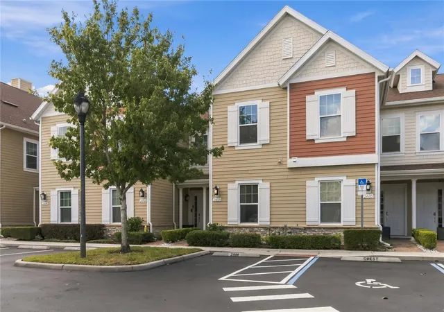 Photo 3 of Townhouse for sale at 2608 Sunrise Shrs Dr, Kissimmee, FL 34747 | MLS# O6451333 | Listing updated on 2026-10-23