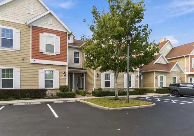 Photo 4 of Townhouse for sale at 2608 Sunrise Shrs Dr, Kissimmee, FL 34747 | MLS# O6451333 | Listing updated on 2026-10-23