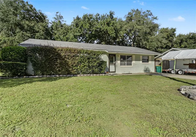 Photo 1 of Single family home for sale at 1308 Jean Ct, Eustis, FL 32726 | MLS# O6451336 | Listing updated on 2026-10-22