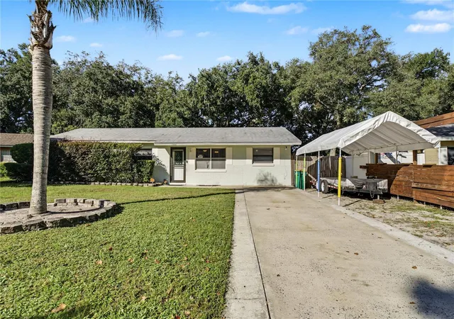 Photo 2 of Single family home for sale at 1308 Jean Ct, Eustis, FL 32726 | MLS# O6451336 | Listing updated on 2026-10-22