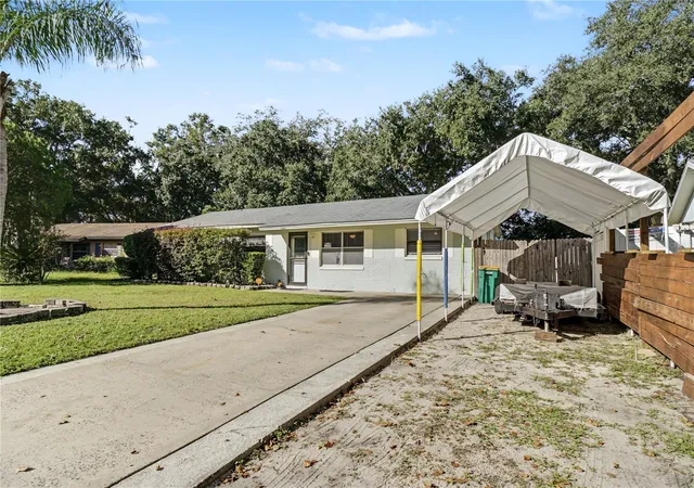 Photo 3 of Single family home for sale at 1308 Jean Ct, Eustis, FL 32726 | MLS# O6451336 | Listing updated on 2026-10-22