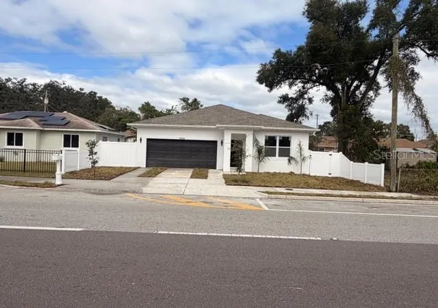 Photo 1 of Single family home for sale at 3204 E Columbus Dr, Tampa, FL 33605 | MLS# TB8559892 | Listing updated on 2026-10-28