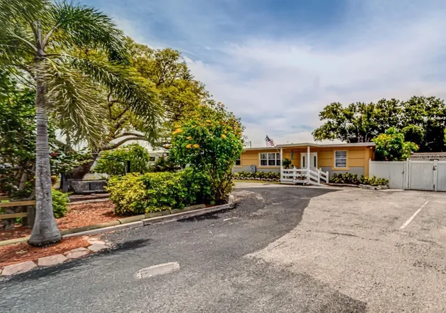 Photo 4 of House for sale at 2335 Evans Rd, Clearwater, FL 33763 | MLS# TB8559898 | Listing updated on 2026-10-23