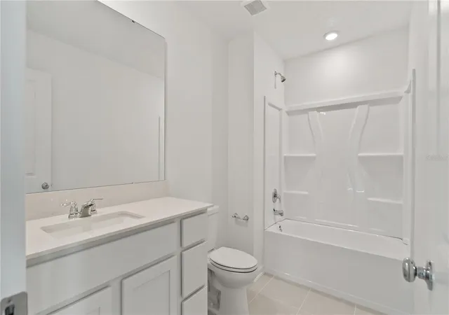 Photo 4 of Single family home for sale at 1625 Willow Garden Loop, Eustis, FL 32726 | MLS# O6451348 | Listing updated on 2026-10-21