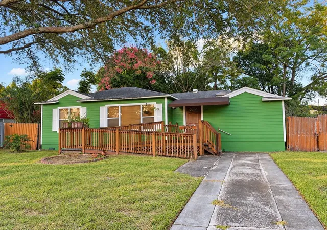 Photo 1 of Single family home for sale at 1637 Crestwood Dr, Orlando, FL 32804 | MLS# O6451349 | Listing updated on 2026-10-28