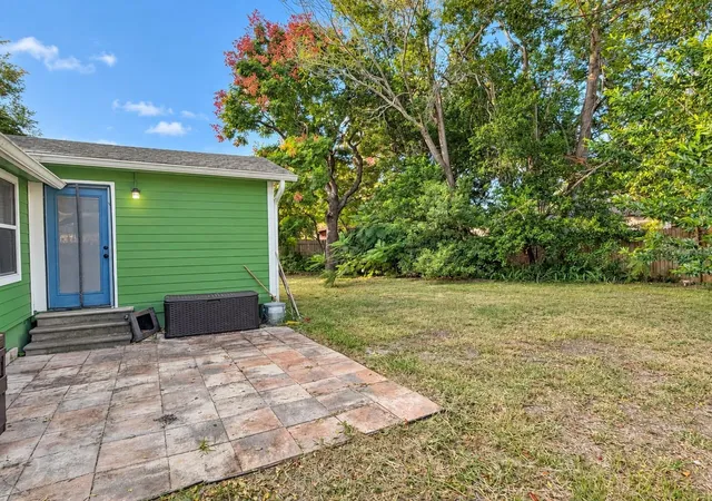 Photo 2 of Single family home for sale at 1637 Crestwood Dr, Orlando, FL 32804 | MLS# O6451349 | Listing updated on 2026-10-28