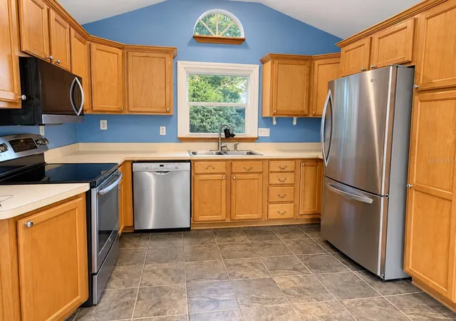 Photo 4 of Single family home for sale at 1637 Crestwood Dr, Orlando, FL 32804 | MLS# O6451349 | Listing updated on 2026-10-28