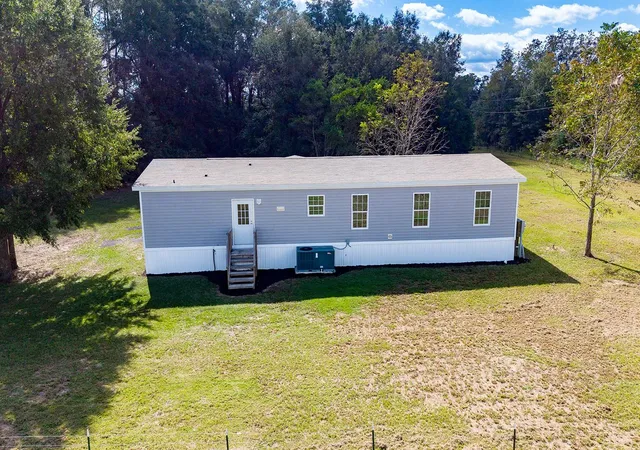 Photo 3 of Manufactured home for sale at 2729 SW Watson St, Fort White, FL 32038 | MLS# GC544321 | Listing updated on 2026-10-21