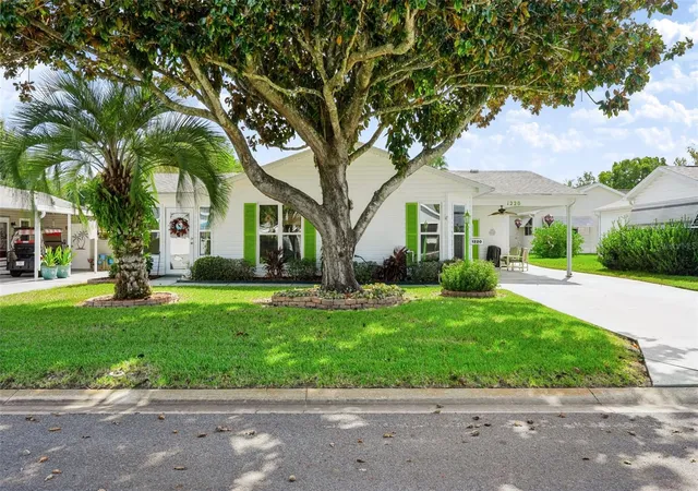 Photo 1 of Single family home for sale at 1220 Maria Ct, Lady Lake, FL 32159 | MLS# TB8559909 | Listing updated on 2026-10-23
