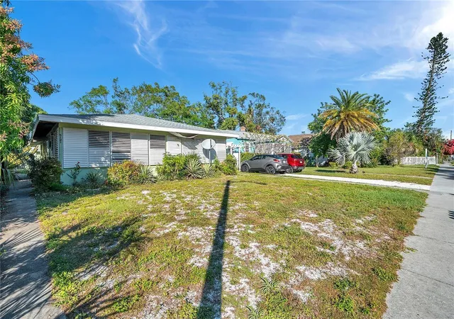 Photo 4 of House for sale at 5115 28th Avenue S, Gulfport, FL 33707 | MLS# TB8559917 | Listing updated on 2026-10-22