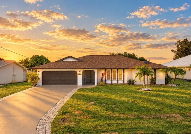 Single family home for sale at 122 Bunker Rd, ROTONDA WEST, FL 33947 | MLS# D6149278