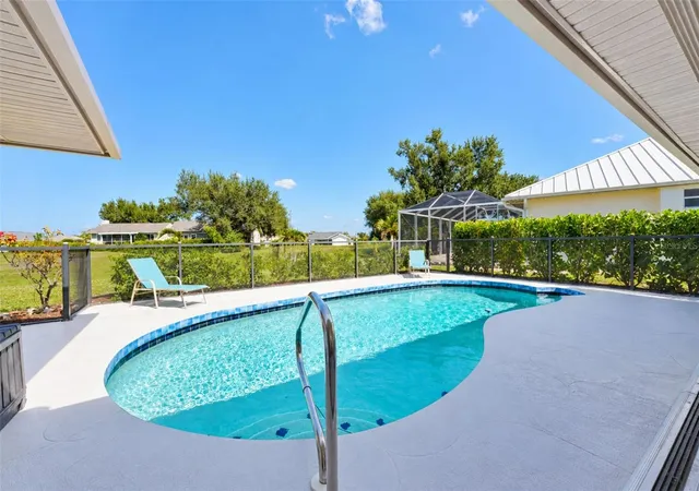 Photo 1 of Single family home for sale at 122 Bunker Rd, Rotonda West, FL 33947 | MLS# D6149278 | Listing updated on 2026-10-30