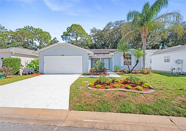 Single family home for sale at 32656 Oak Park Dr, LEESBURG, FL 34748 | MLS# O6451366