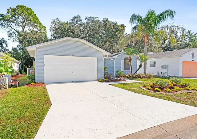 Photo 1 of Single family home for sale at 32656 Oak Park Dr, Leesburg, FL 34748 | MLS# O6451366 | Listing updated on 2026-10-22