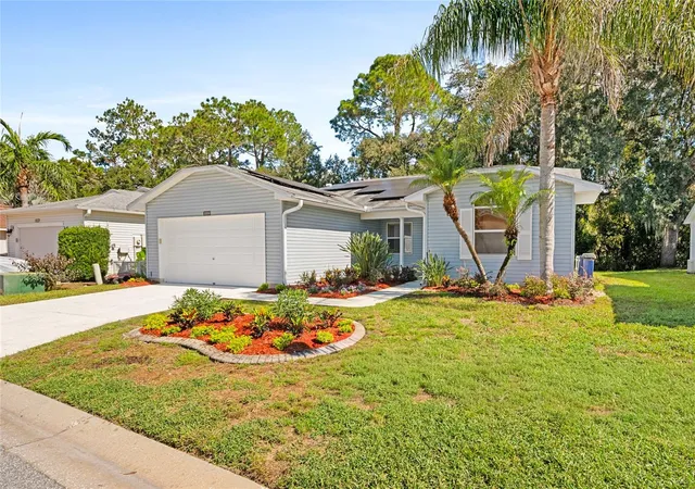 Photo 2 of Single family home for sale at 32656 Oak Park Dr, Leesburg, FL 34748 | MLS# O6451366 | Listing updated on 2026-10-22
