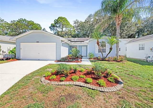 Photo 3 of Single family home for sale at 32656 Oak Park Dr, Leesburg, FL 34748 | MLS# O6451366 | Listing updated on 2026-10-22