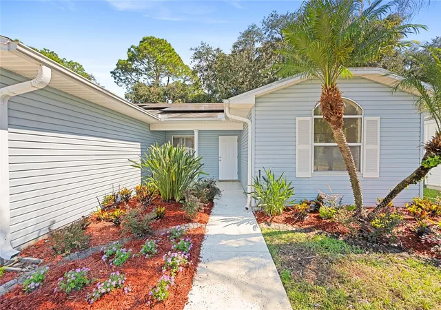Photo 4 of Single family home for sale at 32656 Oak Park Dr, Leesburg, FL 34748 | MLS# O6451366 | Listing updated on 2026-10-22