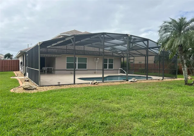 Photo 3 of Single family home for sale at 2602 Brandywine Ct, Kissimmee, FL 34744 | MLS# S5159907 | Listing updated on 2026-10-22