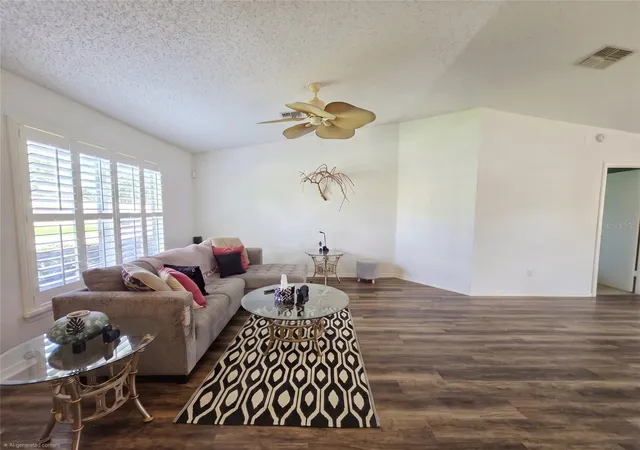 Photo 3 of Single family home for sale at 6106 Kittiwake Dr, Lakeland, FL 33809 | MLS# G5119291 | Listing updated on 2026-10-22