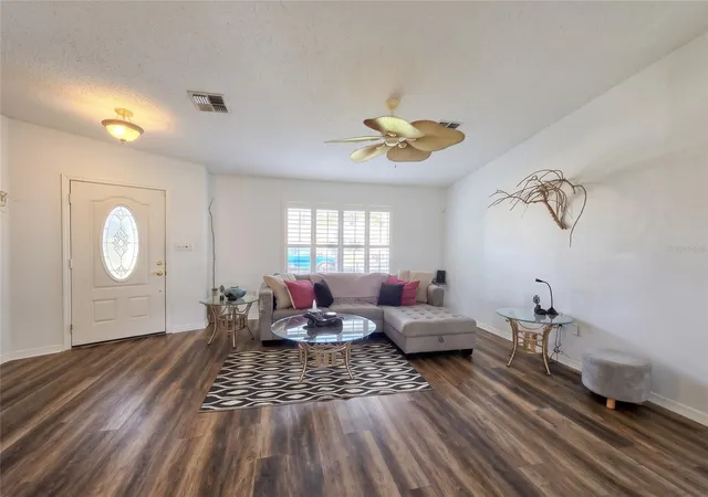 Photo 4 of Single family home for sale at 6106 Kittiwake Dr, Lakeland, FL 33809 | MLS# G5119291 | Listing updated on 2026-10-22