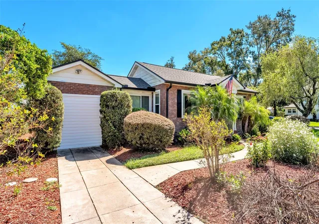 Photo 4 of Single family home for sale at 2206 Bristol Ave, Lakeland, FL 33803 | MLS# L4965924 | Listing updated on 2026-10-27