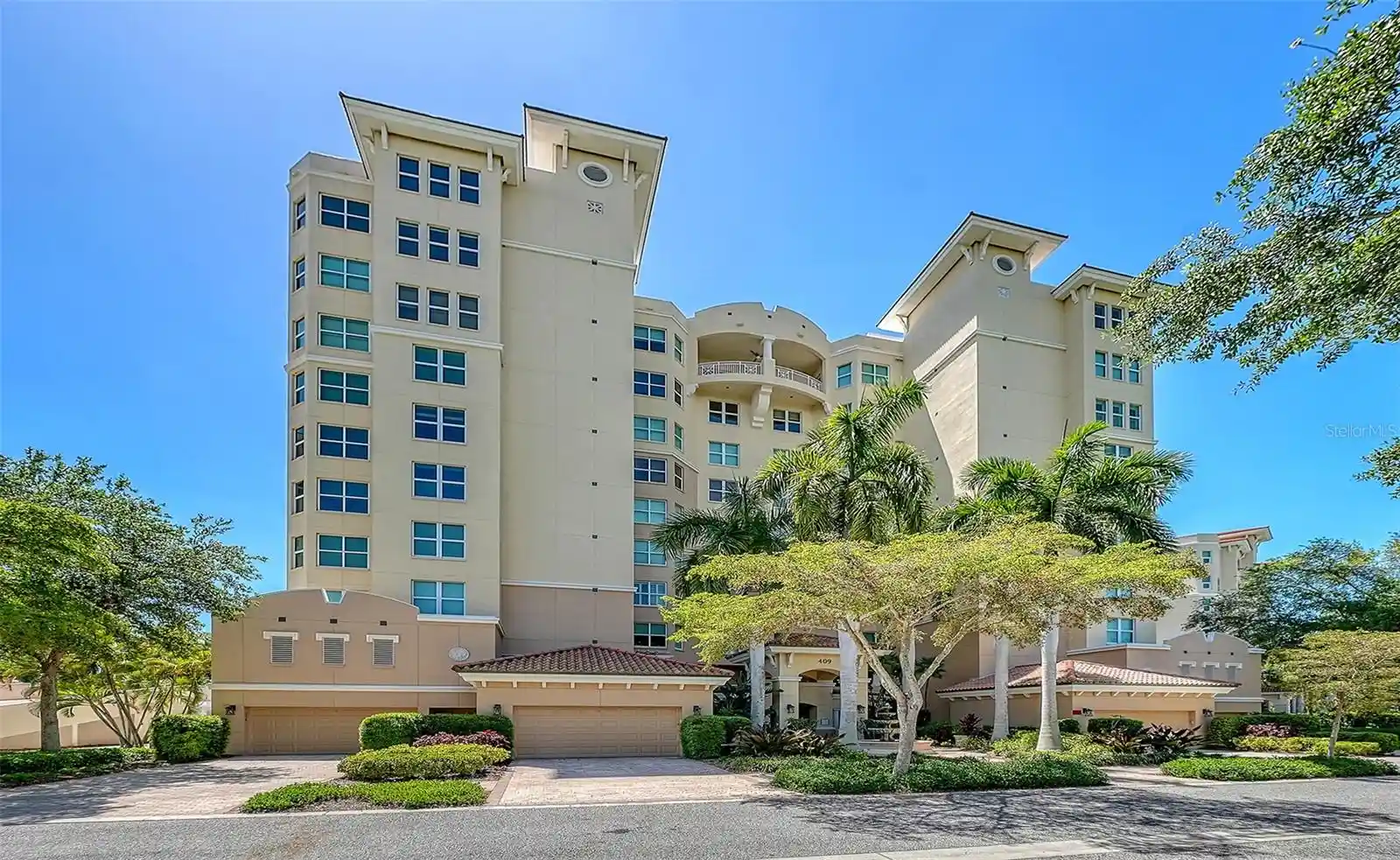Listing Photo 2 - Condo for sale in 409 N Pt Rd located at 409 N Pt Rd, Osprey, FL 34229 - Unit #601