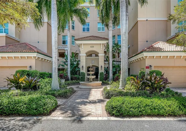 Listing Photo 3 - Condo for sale in building located at 409 N Pt Rd, Osprey, FL 34229 - Unit #601