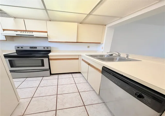 Photo 4 of Condo for sale at 8151 Heatherwood Dr #111, Seminole, FL 33777 | MLS# TB8559956 | Listing updated on 2026-10-22