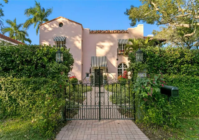 Single family home for sale at 7211 3rd Avenue S, ST PETERSBURG, FL 33707 | MLS# TB8559961