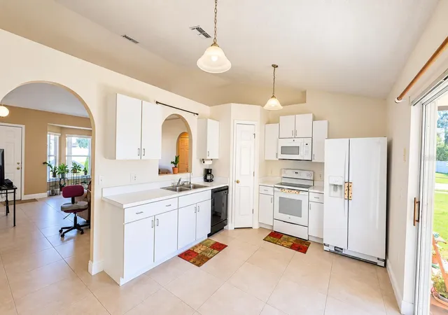Photo 4 of Single family home for sale at 148 DORCHESTER COURT, Kissimmee, FL 34758 | MLS# O6451394 | Listing updated on 2026-10-23