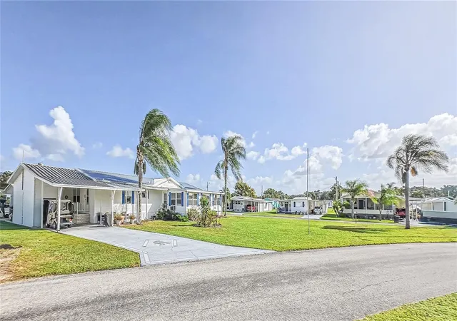 Photo 4 of Manufactured home for sale at 37233 Beverly Ave, Zephyrhills, FL 33542 | MLS# TB8559963 | Listing updated on 2026-10-28