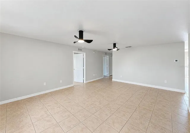 Photo 4 of Single family home for sale at 2949 Illinois Ave, Lakeland, FL 33803 | MLS# O6451404 | Listing updated on 2026-10-21