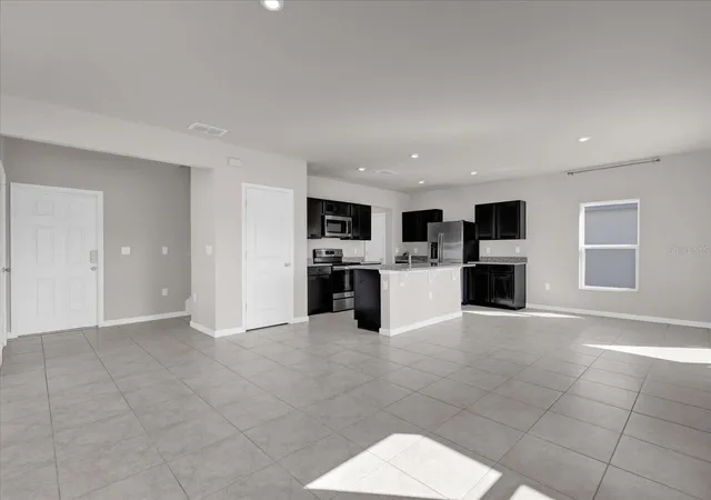 Photo 4 of Single family home for sale at 718 Eagle Landing Blvd, Winter Haven, FL 33880 | MLS# O6451407 | Listing updated on 2026-10-24