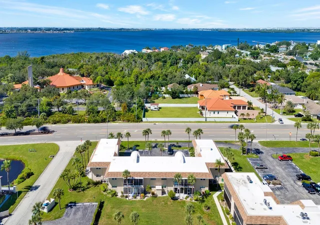 Photo 4 of Condo for sale at 2727 75th Street W #7A15, Bradenton, FL 34209 | MLS# A4710289 | Listing updated on 2026-10-23