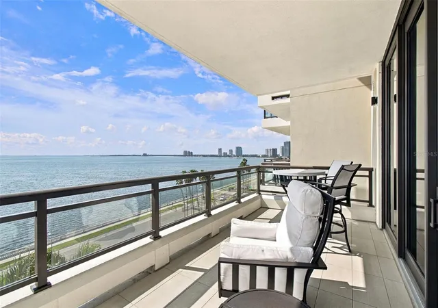 Photo 4 of Condo for sale at 2103 Bayshore Blvd #706, Tampa, FL 33606 | MLS# TB8559987 | Listing updated on 2026-10-22